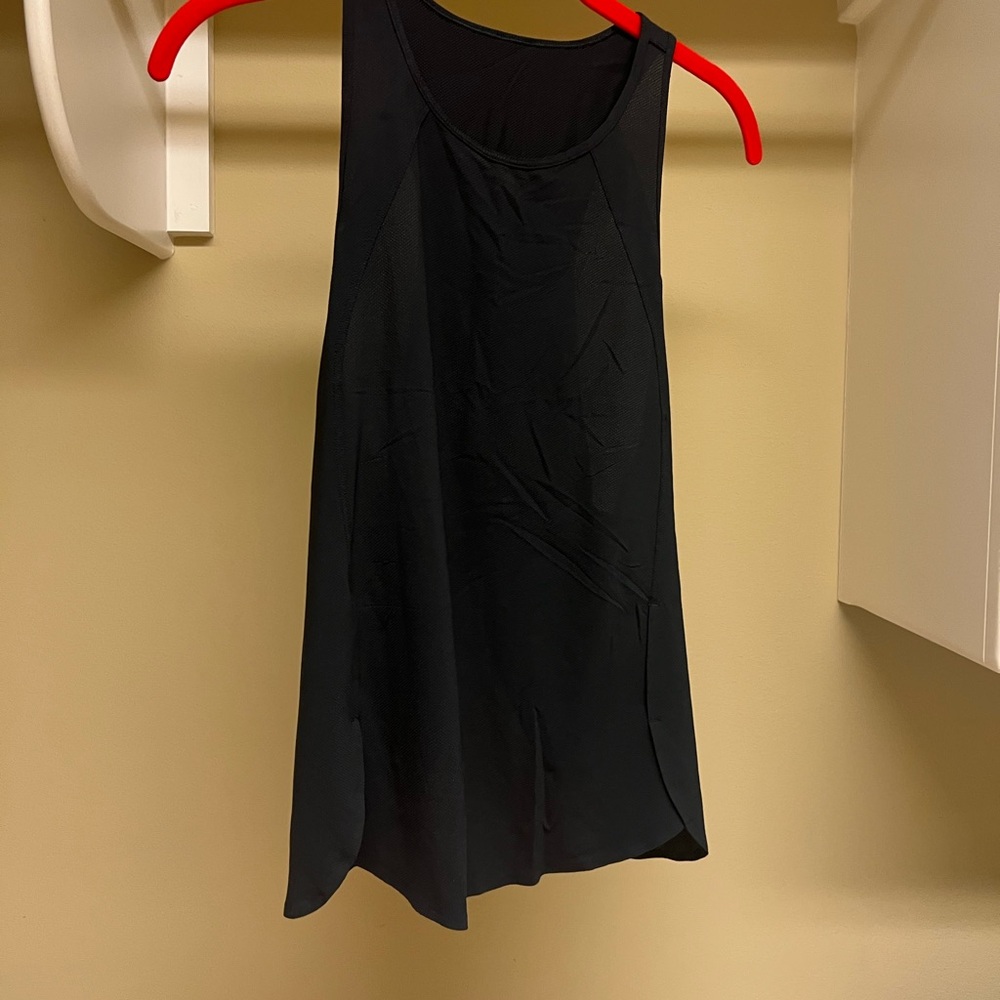 Bundle Lululemon Tanks - Picture 2 of 11